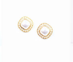 Gomez Pearl Stud Earrings