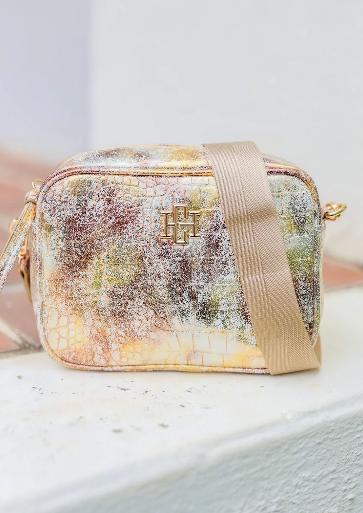 Campbell Camera Crossbody {Color Options}